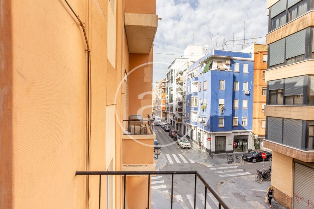 3 bedroom Apartment for rent in Valencia city - € 1,400 (Ref: 9868674)