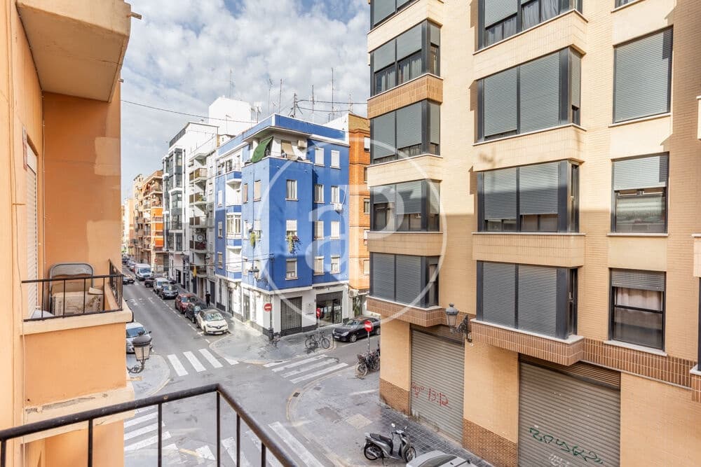 3 bedroom Apartment for rent in Valencia city - € 1,400 (Ref: 9868674)