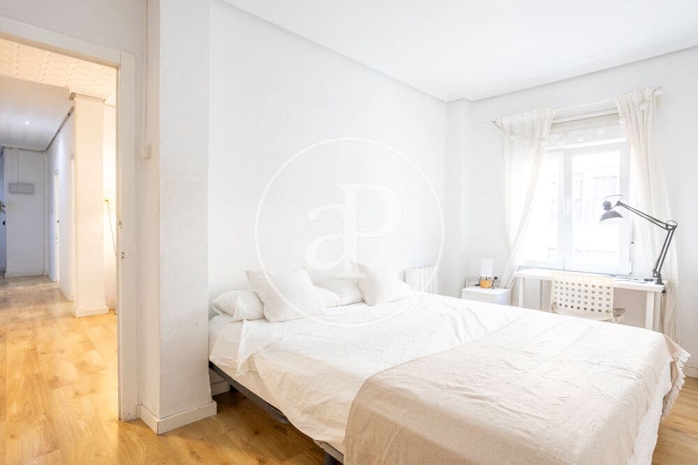 3 bedroom Apartment for rent in Valencia city - € 1,400 (Ref: 9868674)