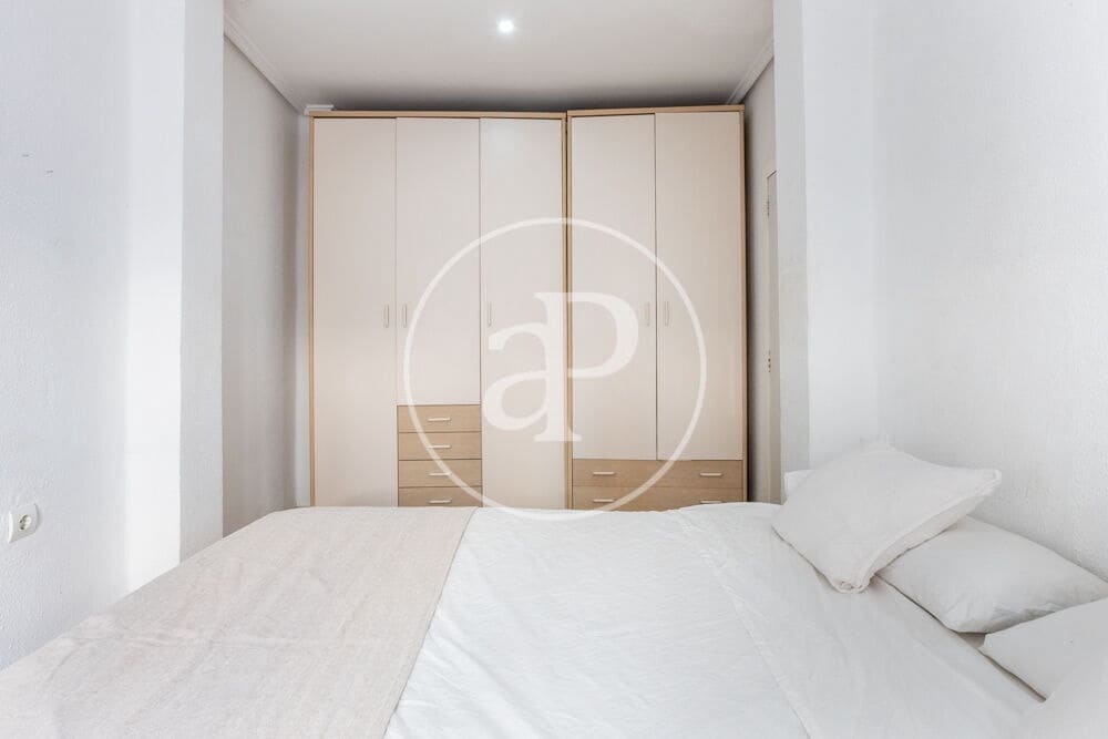 3 bedroom Apartment for rent in Valencia city - € 1,400 (Ref: 9868674)
