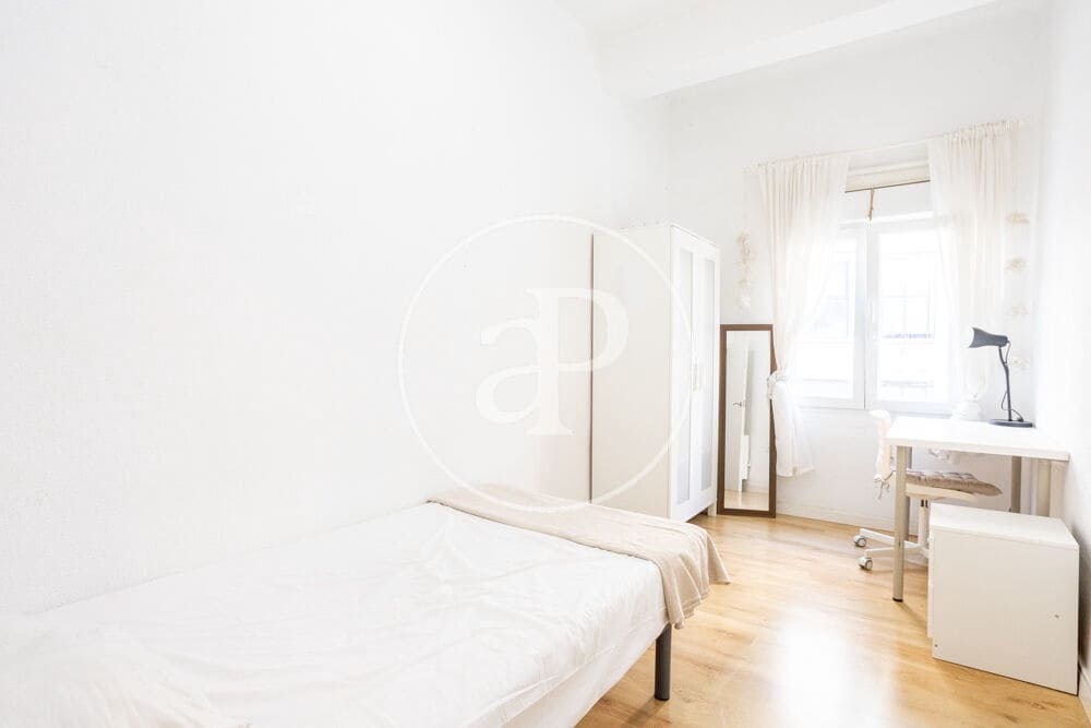 3 bedroom Apartment for rent in Valencia city - € 1,400 (Ref: 9868674)