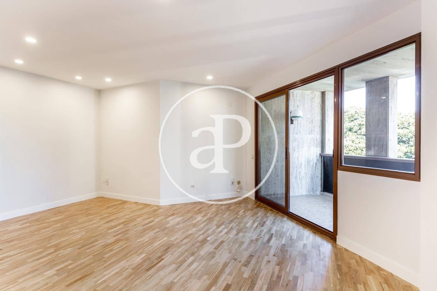 3 slaapkamer Appartement te huur in Valencia stad met garage - € 2.600 (Ref: 9873598)