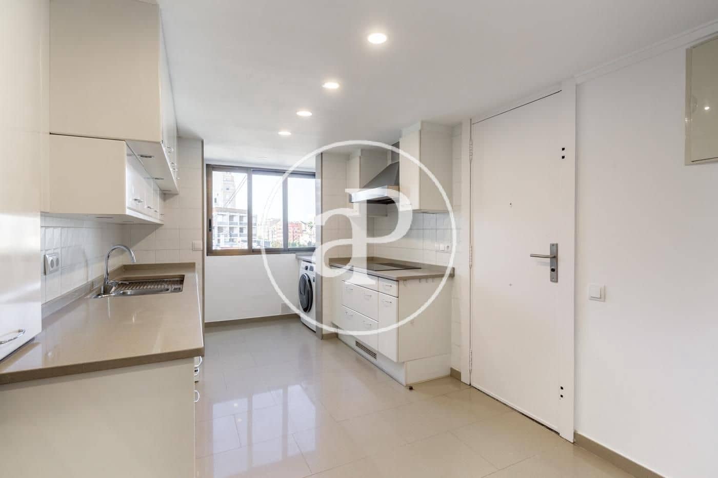 3 slaapkamer Appartement te huur in Valencia stad met garage - € 2.600 (Ref: 9873598)