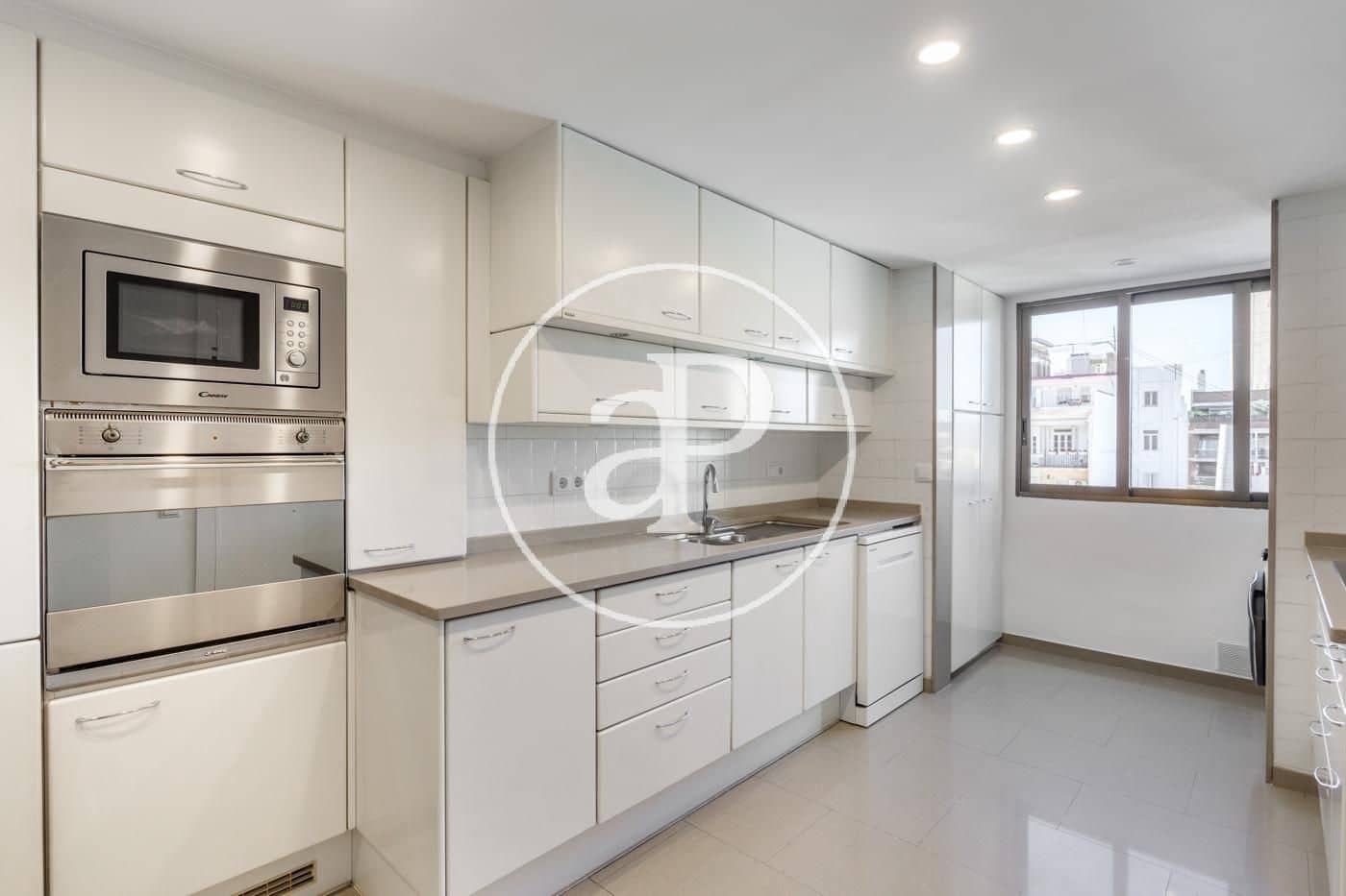 3 slaapkamer Appartement te huur in Valencia stad met garage - € 2.600 (Ref: 9873598)