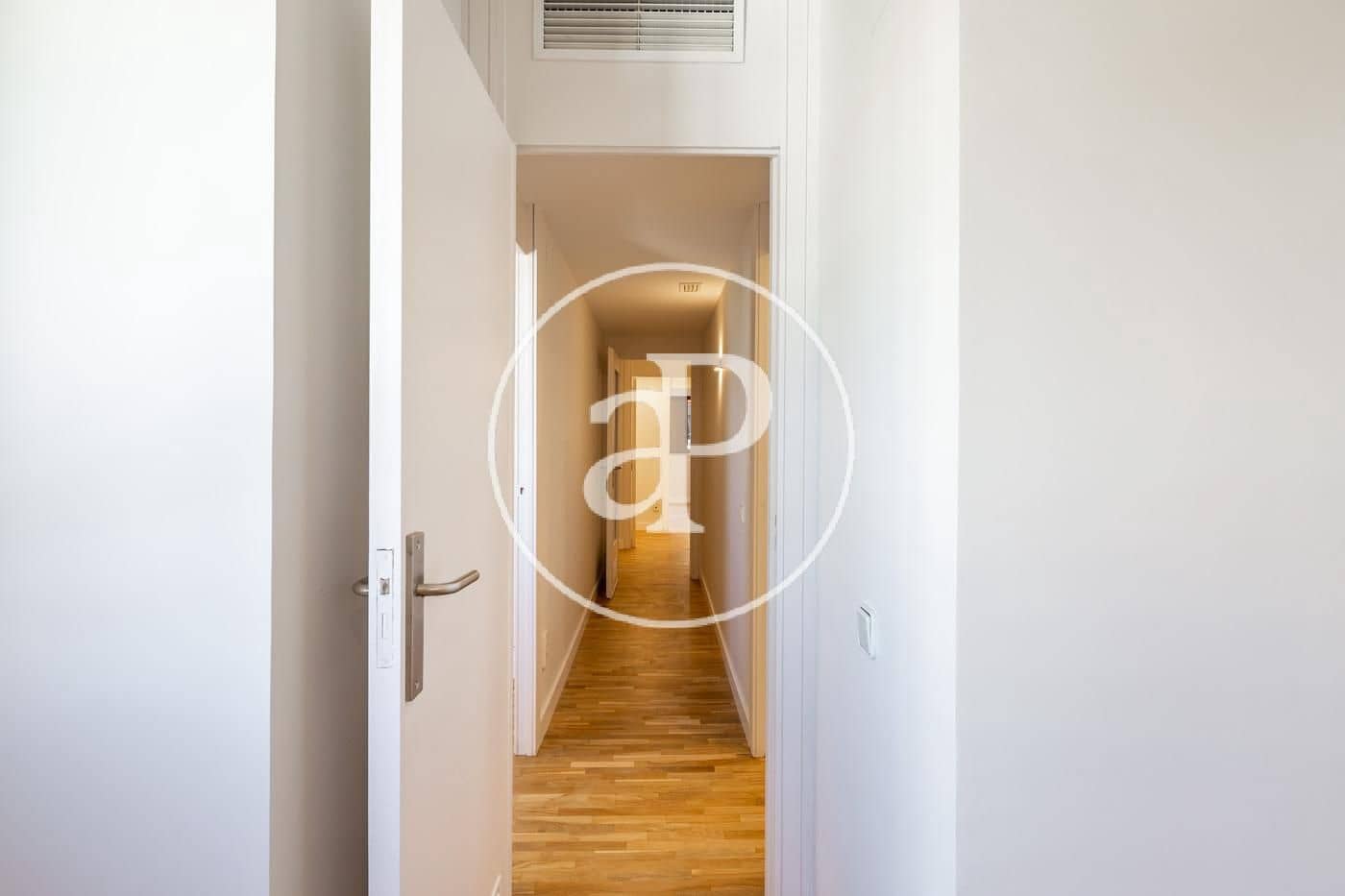 3 slaapkamer Appartement te huur in Valencia stad met garage - € 2.600 (Ref: 9873598)