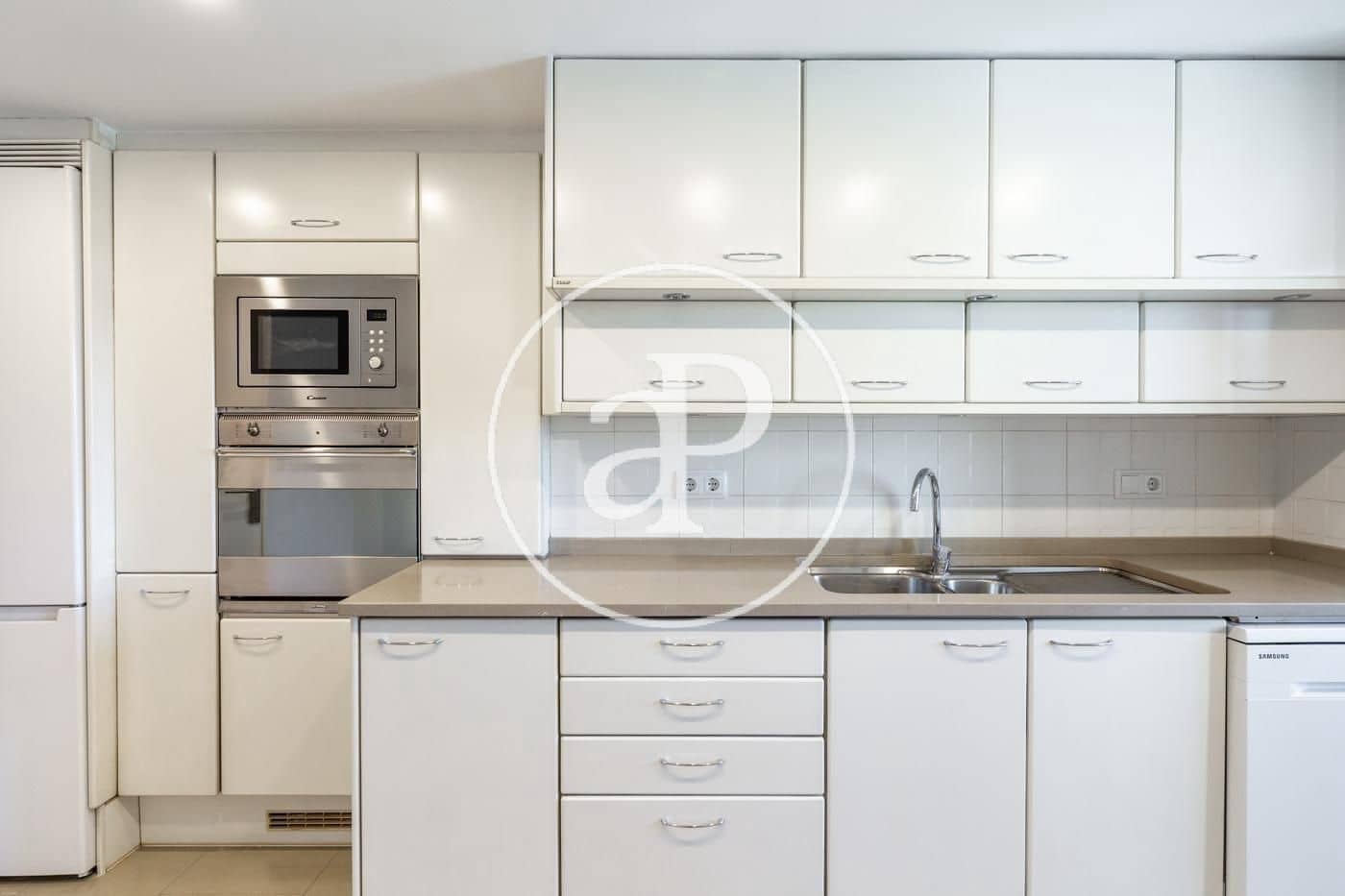 3 slaapkamer Appartement te huur in Valencia stad met garage - € 2.600 (Ref: 9873598)