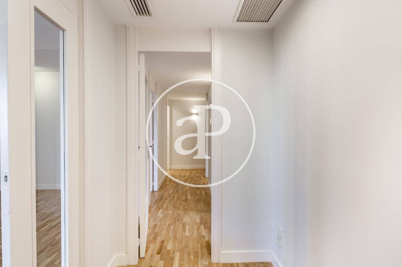 3 slaapkamer Appartement te huur in Valencia stad met garage - € 2.600 (Ref: 9873598)