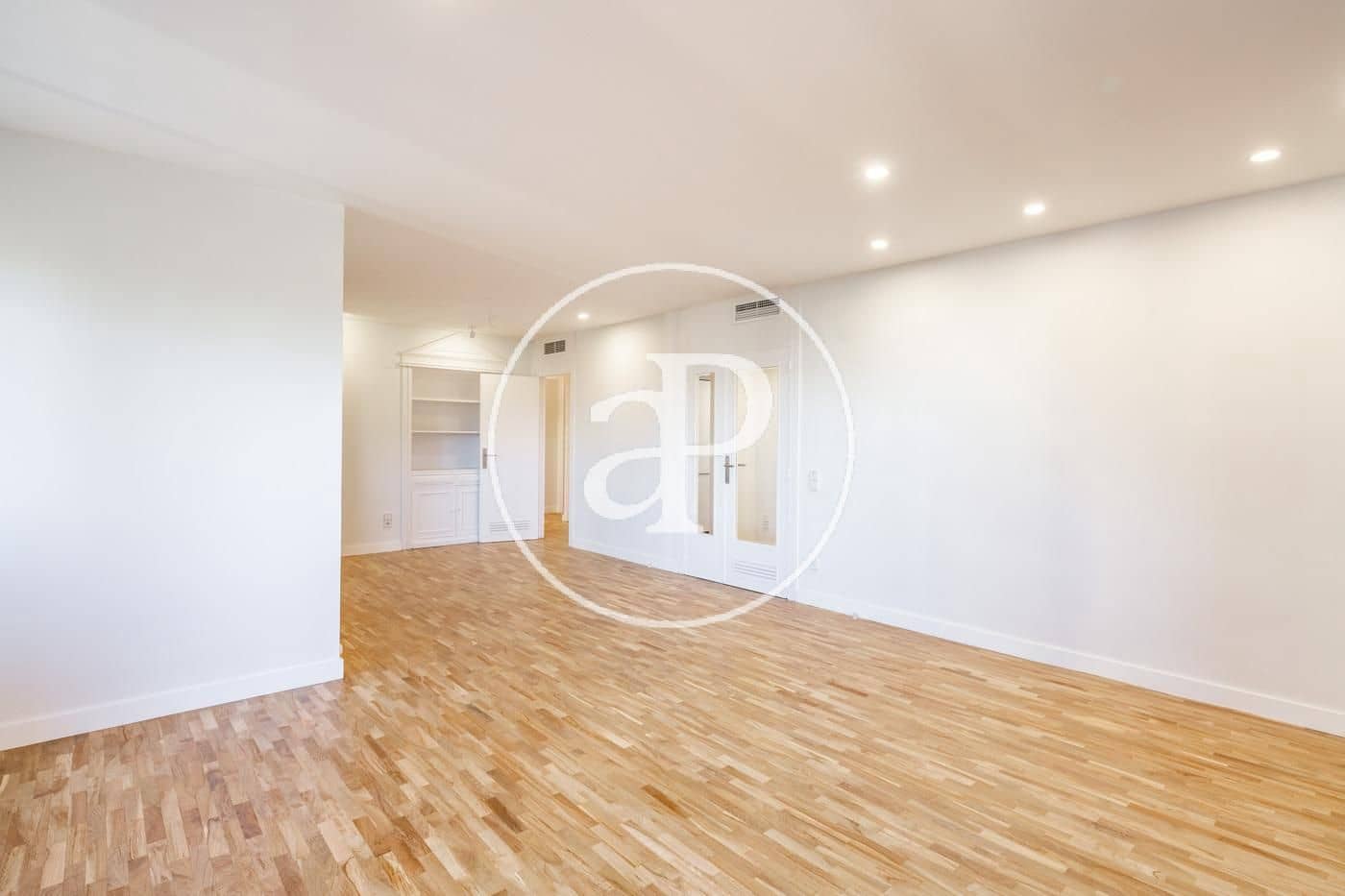 3 slaapkamer Appartement te huur in Valencia stad met garage - € 2.600 (Ref: 9873598)