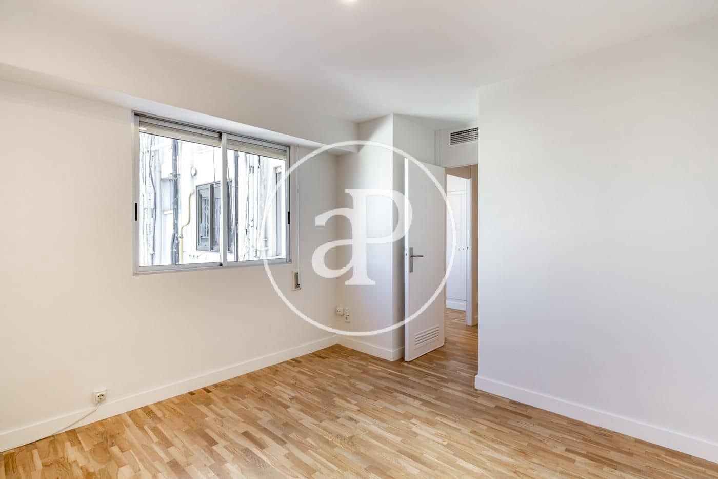 3 slaapkamer Appartement te huur in Valencia stad met garage - € 2.600 (Ref: 9873598)