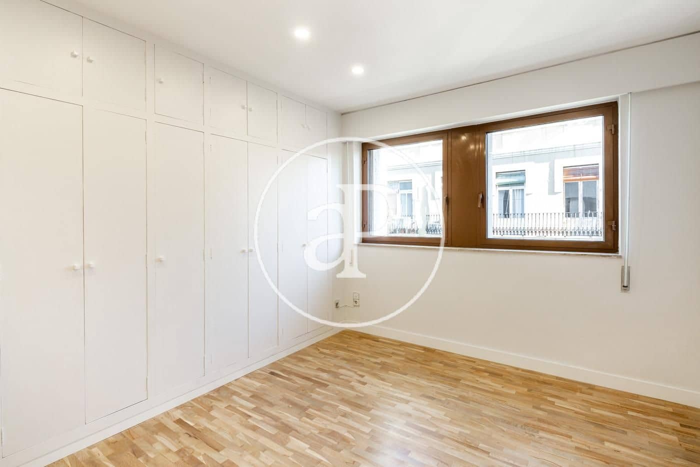 3 slaapkamer Appartement te huur in Valencia stad met garage - € 2.600 (Ref: 9873598)