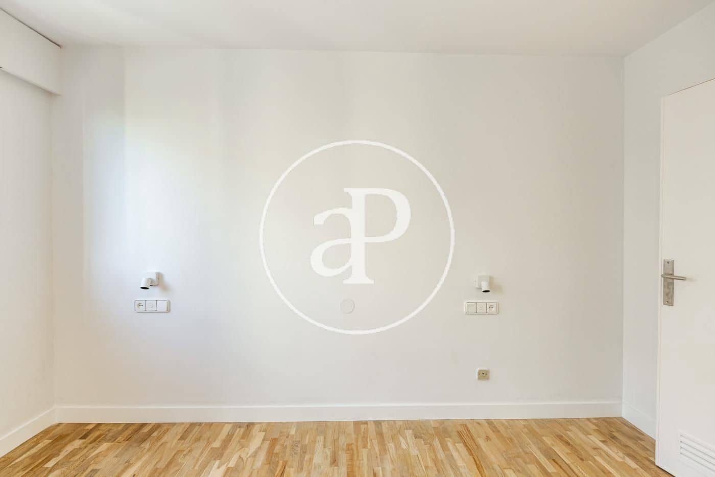 3 slaapkamer Appartement te huur in Valencia stad met garage - € 2.600 (Ref: 9873598)