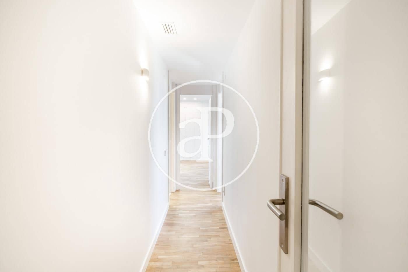 3 slaapkamer Appartement te huur in Valencia stad met garage - € 2.600 (Ref: 9873598)