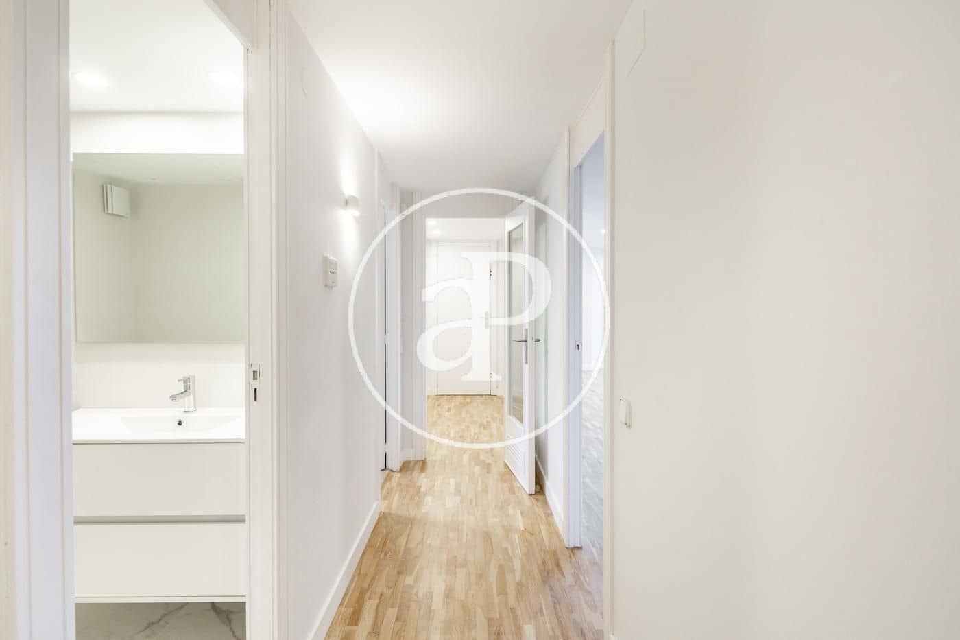 3 slaapkamer Appartement te huur in Valencia stad met garage - € 2.600 (Ref: 9873598)