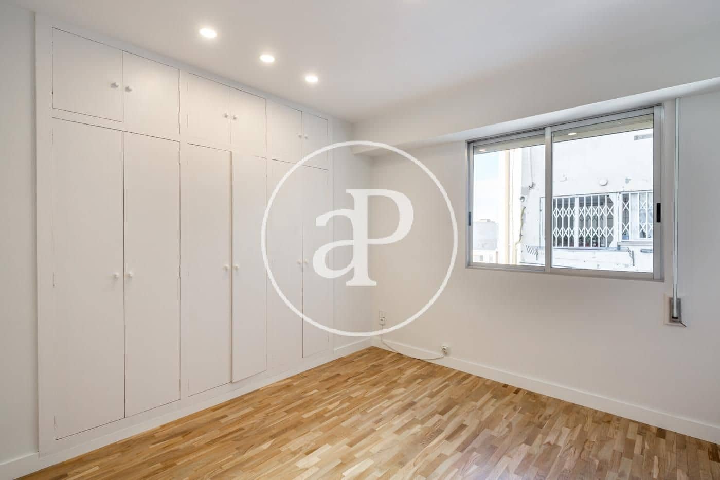3 slaapkamer Appartement te huur in Valencia stad met garage - € 2.600 (Ref: 9873598)