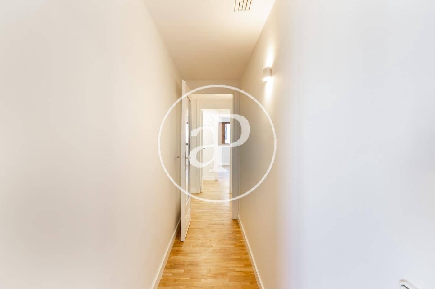 3 slaapkamer Appartement te huur in Valencia stad met garage - € 2.600 (Ref: 9873598)