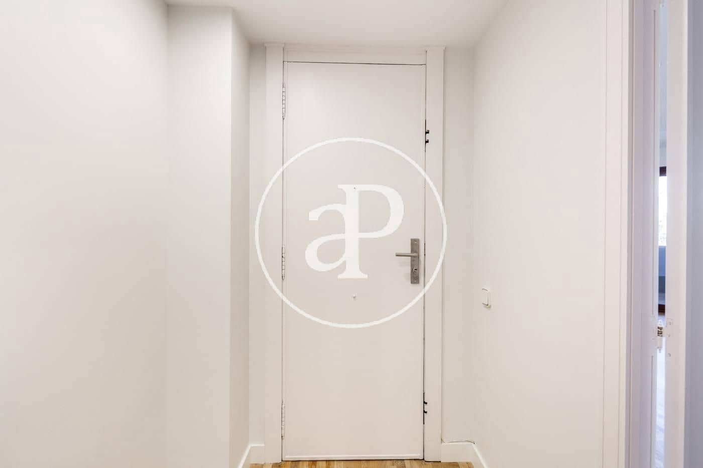 3 slaapkamer Appartement te huur in Valencia stad met garage - € 2.600 (Ref: 9873598)