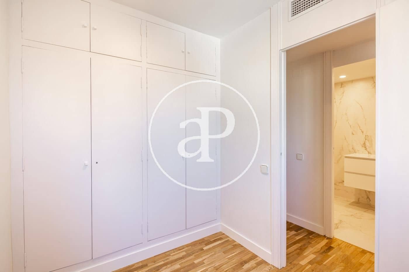 3 slaapkamer Appartement te huur in Valencia stad met garage - € 2.600 (Ref: 9873598)