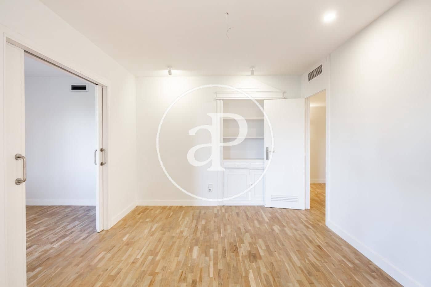 3 slaapkamer Appartement te huur in Valencia stad met garage - € 2.600 (Ref: 9873598)