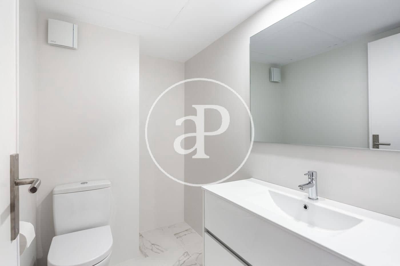 3 slaapkamer Appartement te huur in Valencia stad met garage - € 2.600 (Ref: 9873598)