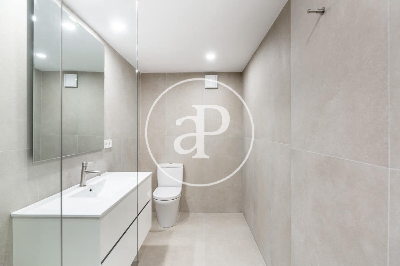 3 slaapkamer Appartement te huur in Valencia stad met garage - € 2.600 (Ref: 9873598)