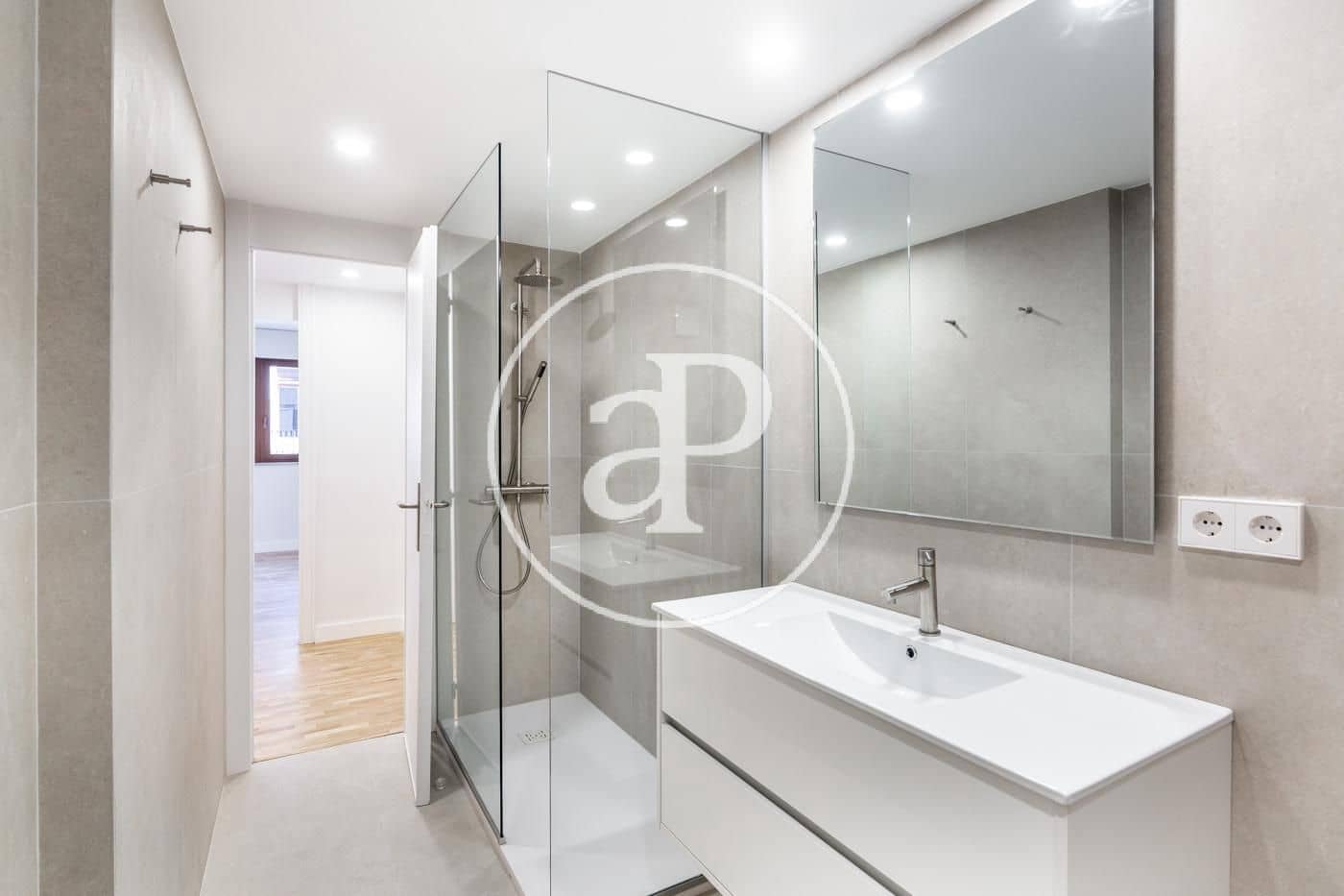 3 slaapkamer Appartement te huur in Valencia stad met garage - € 2.600 (Ref: 9873598)