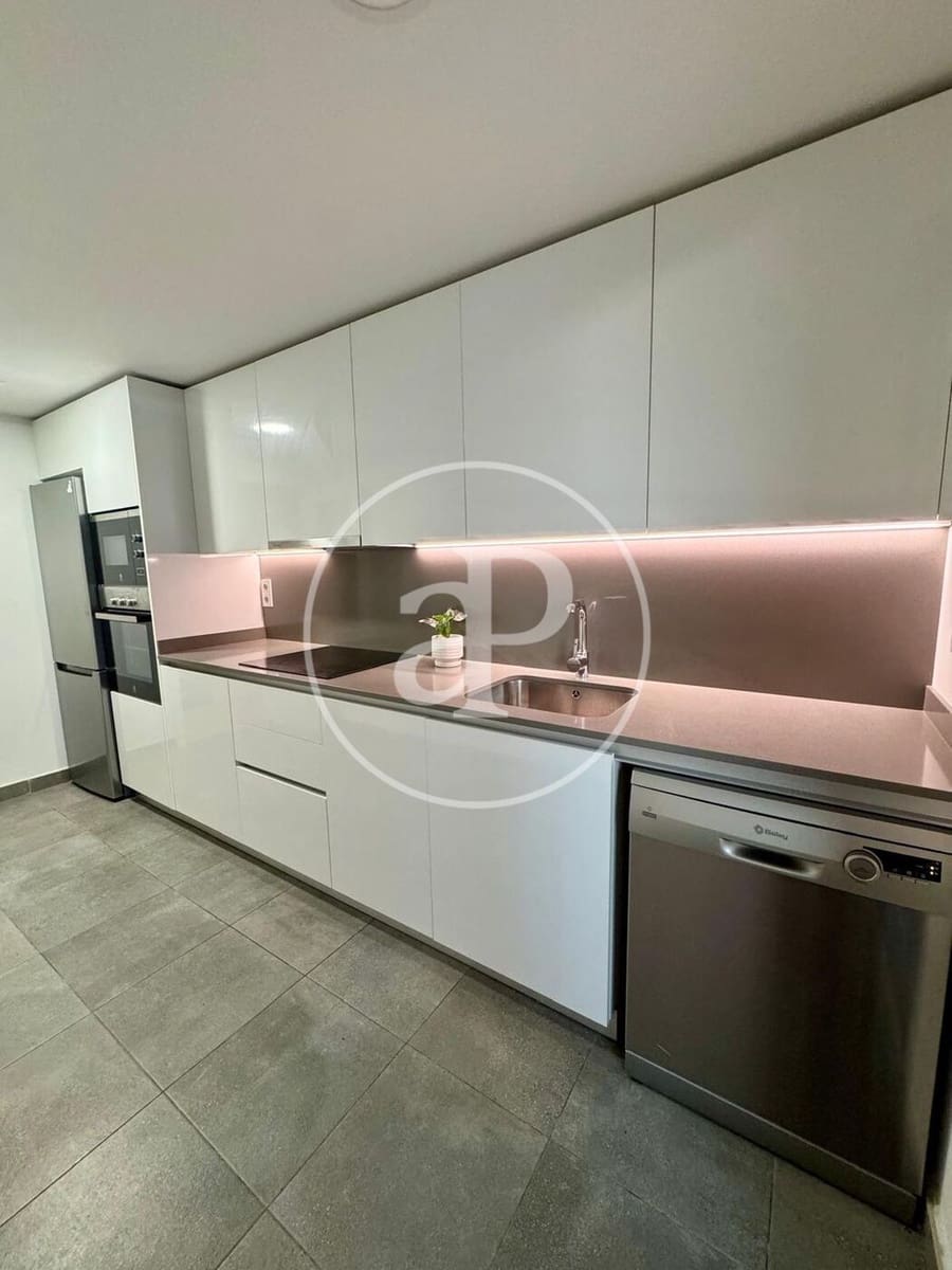3 bedroom Apartment for rent in Valencia city with pool garage - € 2,500 (Ref: 9873599)