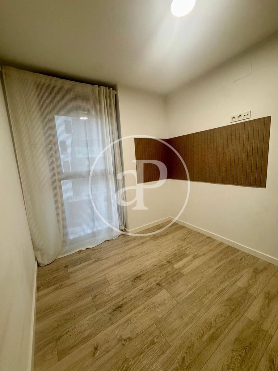3 bedroom Apartment for rent in Valencia city with pool garage - € 2,500 (Ref: 9873599)
