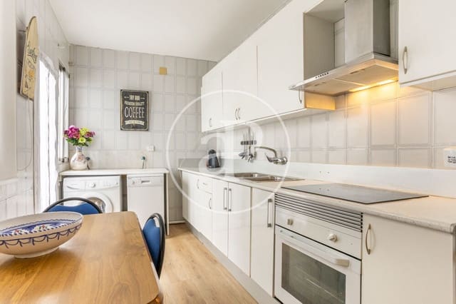 4 bedroom Apartment for rent in Cabanyal-Canyamelar, Valencia city - € 1,900 (Ref: 9873603)
