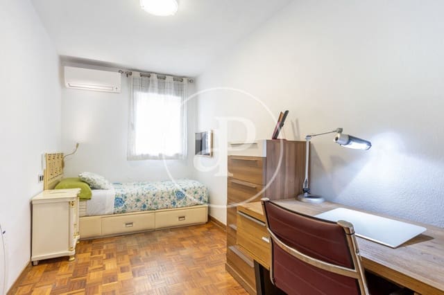 3 quarto Apartamento para arrendar em Trinitat, Valência cidade - 2 150 € (Ref: 9873604)