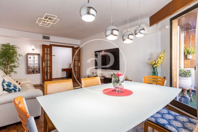 3 quarto Apartamento para arrendar em Trinitat, Valência cidade - 2 150 € (Ref: 9873604)
