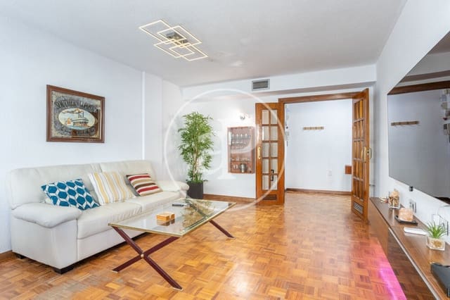 3 quarto Apartamento para arrendar em Trinitat, Valência cidade - 2 150 € (Ref: 9873604)