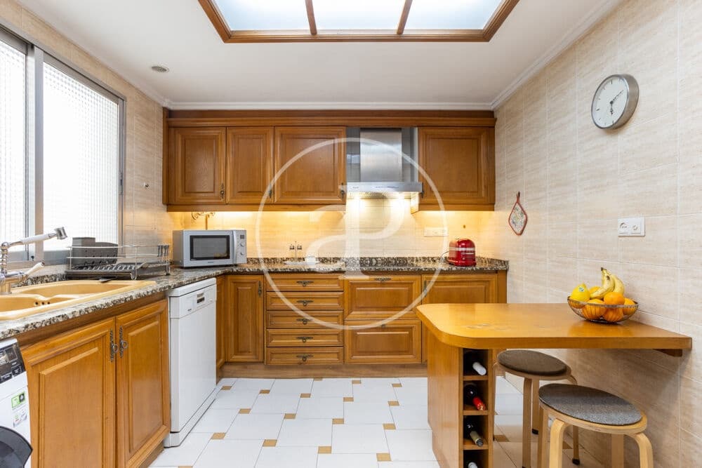 3 quarto Apartamento para arrendar em Valencia cidade - 2 150 € (Ref: 9873604)