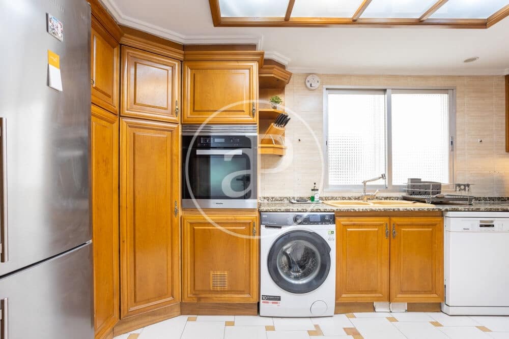 3 quarto Apartamento para arrendar em Valencia cidade - 2 150 € (Ref: 9873604)