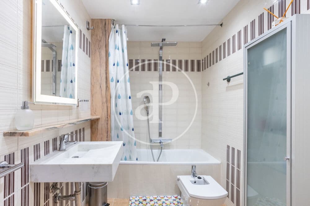 3 quarto Apartamento para arrendar em Valencia cidade - 2 150 € (Ref: 9873604)