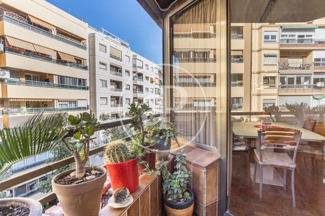 3 quarto Apartamento para arrendar em Trinitat, Valência cidade - 2 150 € (Ref: 9873604)