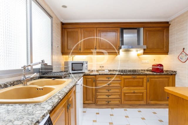 3 quarto Apartamento para arrendar em Trinitat, Valência cidade - 2 150 € (Ref: 9873604)