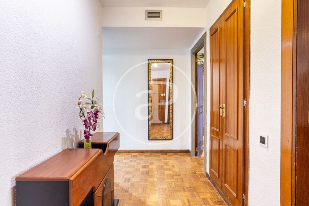 3 quarto Apartamento para arrendar em Valencia cidade - 2 150 € (Ref: 9873604)
