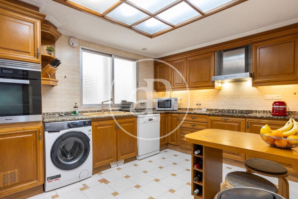 3 quarto Apartamento para arrendar em Valencia cidade - 2 150 € (Ref: 9873604)