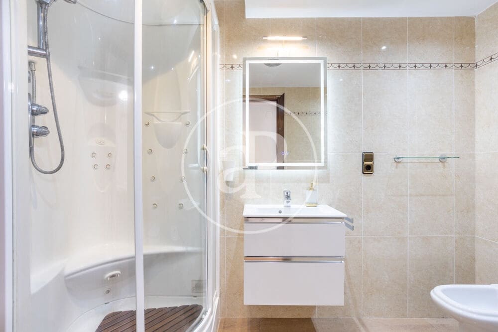 3 quarto Apartamento para arrendar em Valencia cidade - 2 150 € (Ref: 9873604)
