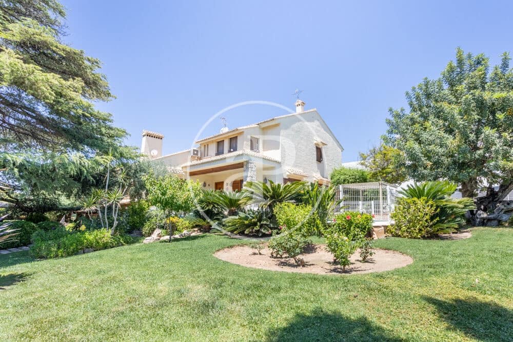 6 bedroom Villa for sale in Paterna with pool - € 1,200,000 (Ref: 9873605)