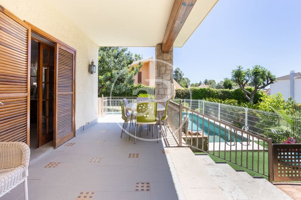 6 bedroom Villa for sale in Paterna with pool - € 1,200,000 (Ref: 9873605)