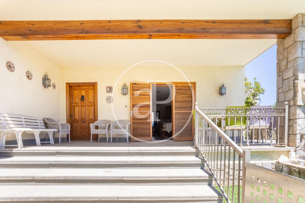6 bedroom Villa for sale in Paterna with pool - € 1,200,000 (Ref: 9873605)