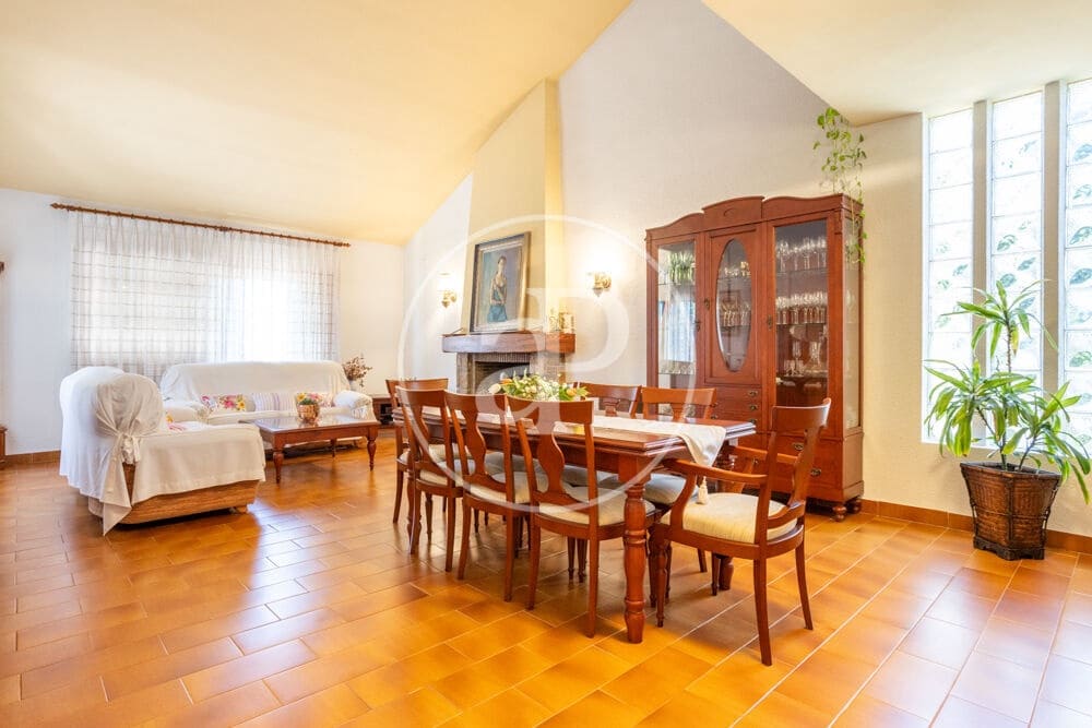 6 bedroom Villa for sale in Paterna with pool - € 1,200,000 (Ref: 9873605)