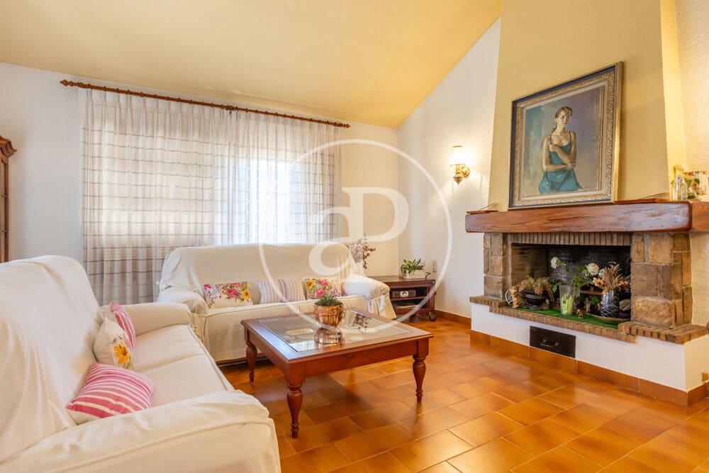 6 bedroom Villa for sale in Paterna with pool - € 1,200,000 (Ref: 9873605)
