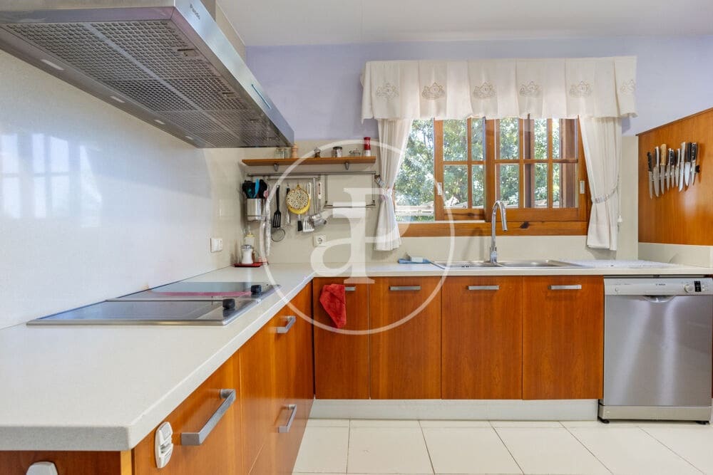 6 bedroom Villa for sale in Paterna with pool - € 1,200,000 (Ref: 9873605)