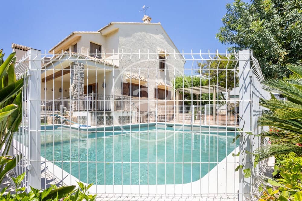 6 bedroom Villa for sale in Paterna with pool - € 1,200,000 (Ref: 9873605)
