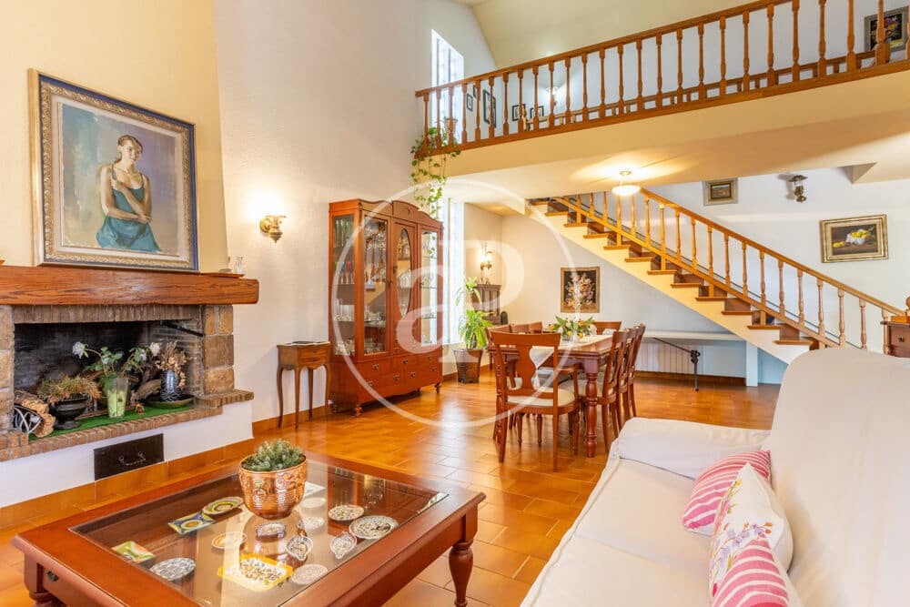 6 bedroom Villa for sale in Paterna with pool - € 1,200,000 (Ref: 9873605)