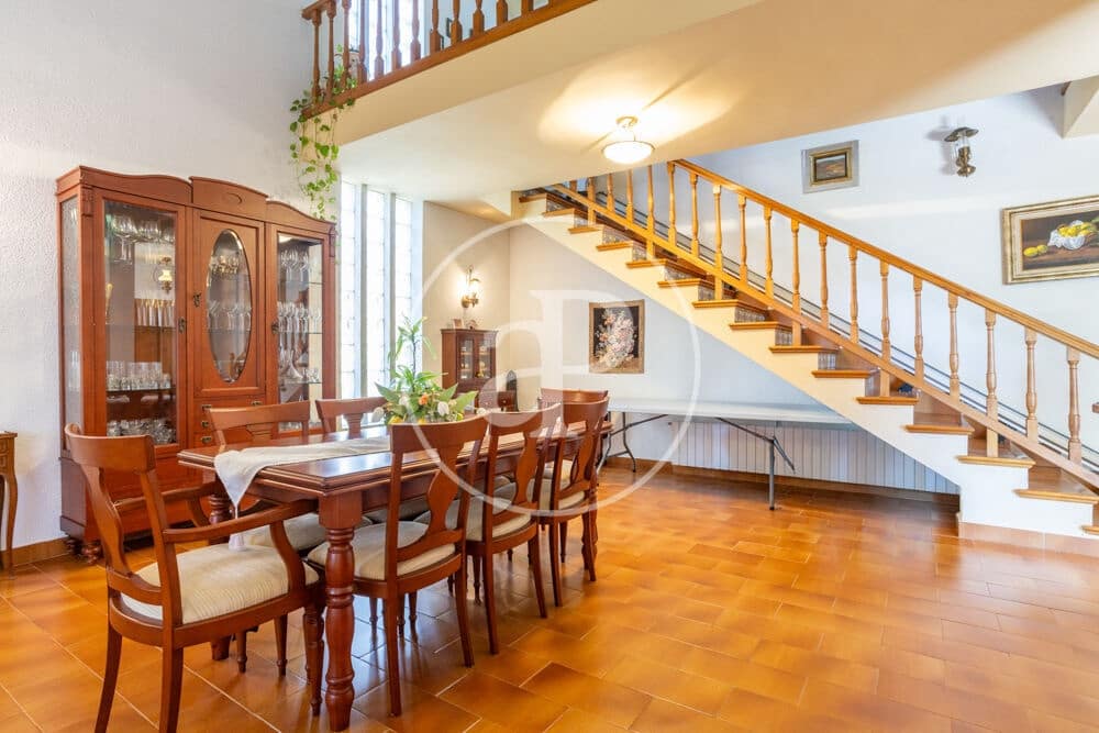 6 bedroom Villa for sale in Paterna with pool - € 1,200,000 (Ref: 9873605)