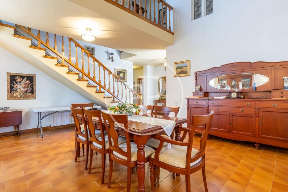 6 bedroom Villa for sale in Paterna with pool - € 1,200,000 (Ref: 9873605)