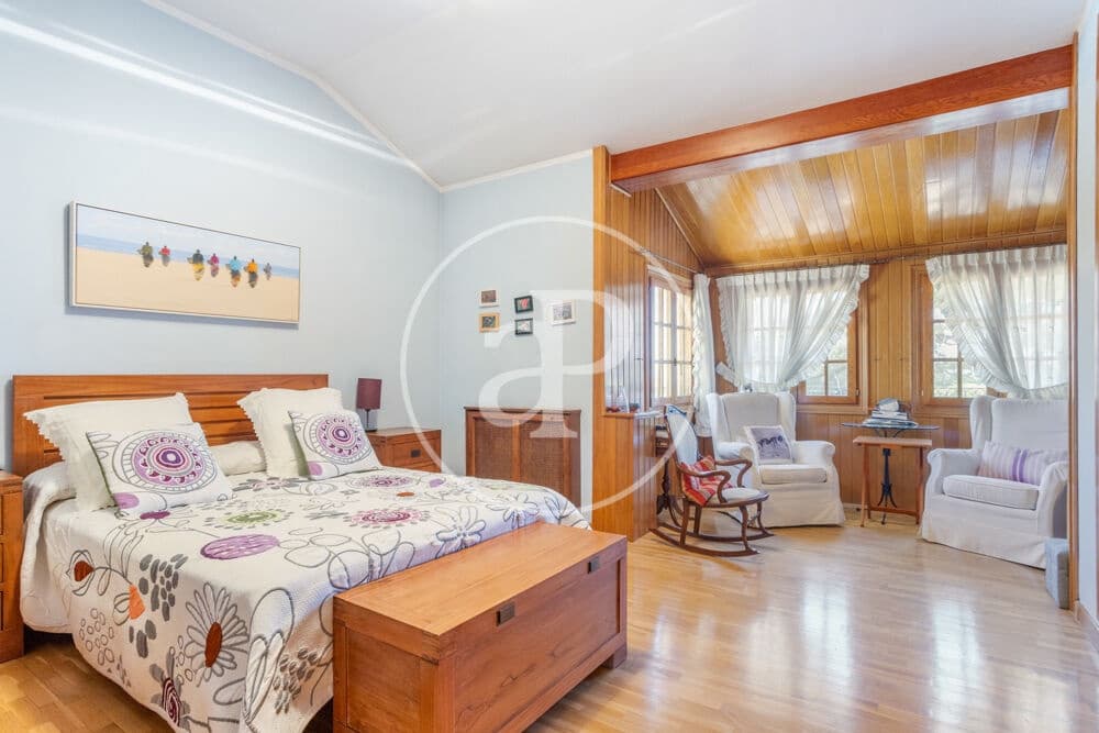 6 bedroom Villa for sale in Paterna with pool - € 1,200,000 (Ref: 9873605)